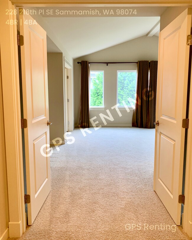 Building Photo - Available Now! Spacious 4BR Home in Pine M...