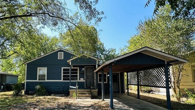 Building Photo - 1409 E Mistletoe Ave