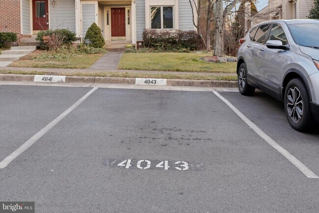 Building Photo - 4043 Lake Glen Rd