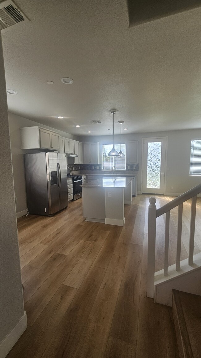 Building Photo - 3157 Rogue River Dr