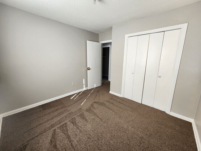 Building Photo - 3 Bedroom / 1 Bathroom Home – West Memphis, AR