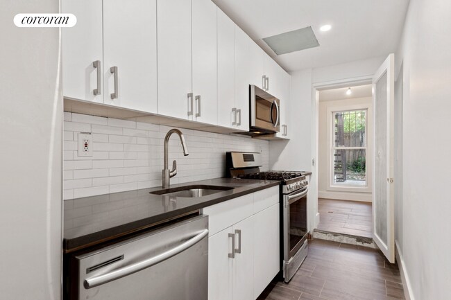 Primary Photo - 438 Lewis Ave