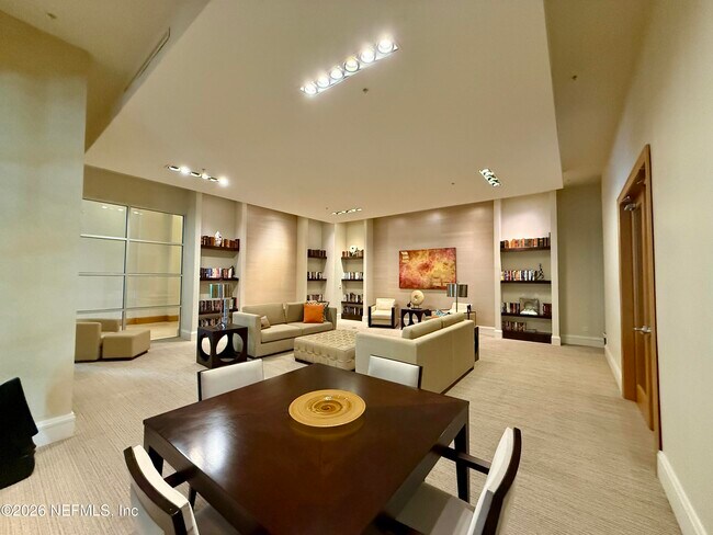 Building Photo - 1431 Riverplace Blvd
