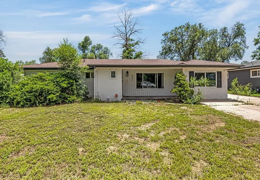 Primary Photo - 601 Hackberry Dr