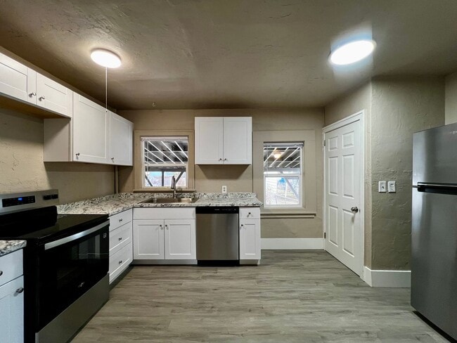 Building Photo - 1013 S 9th Ave