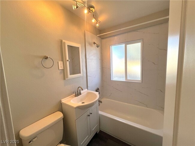 Building Photo - 221 S 10th St