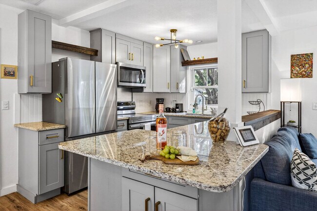 Building Photo - 1317 E Diana St