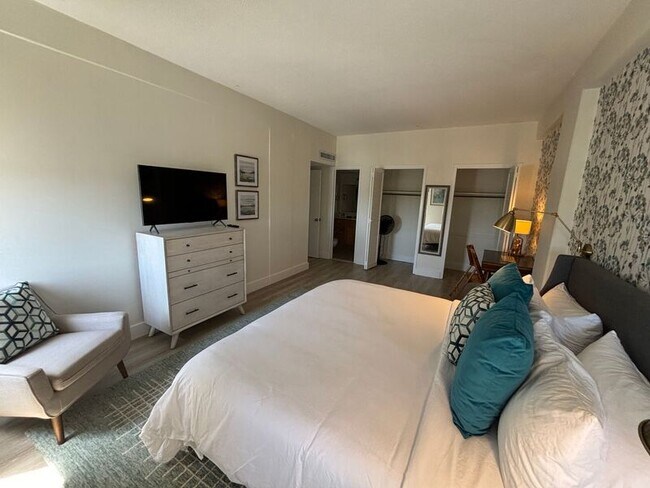 Building Photo - 14 Lockwood Dr