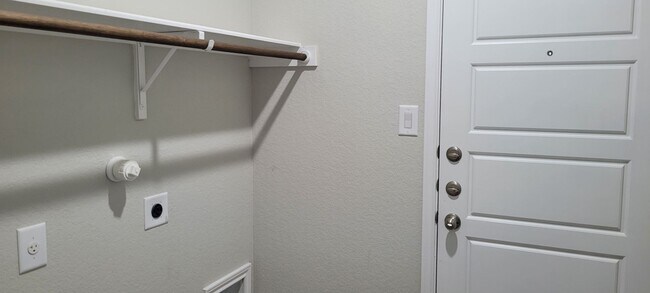 Building Photo - New 3/2 Townhome in Cibolo
