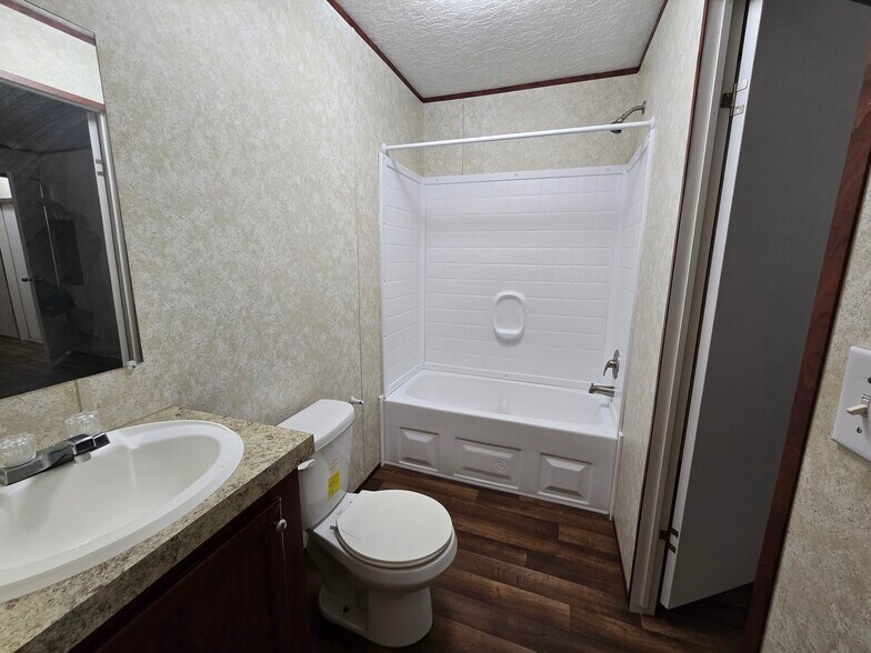 Building Photo - 1431 W 22nd St