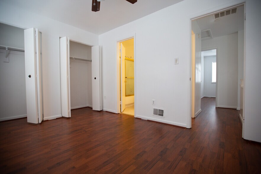 Building Photo - 15 Sugarland Square Ct
