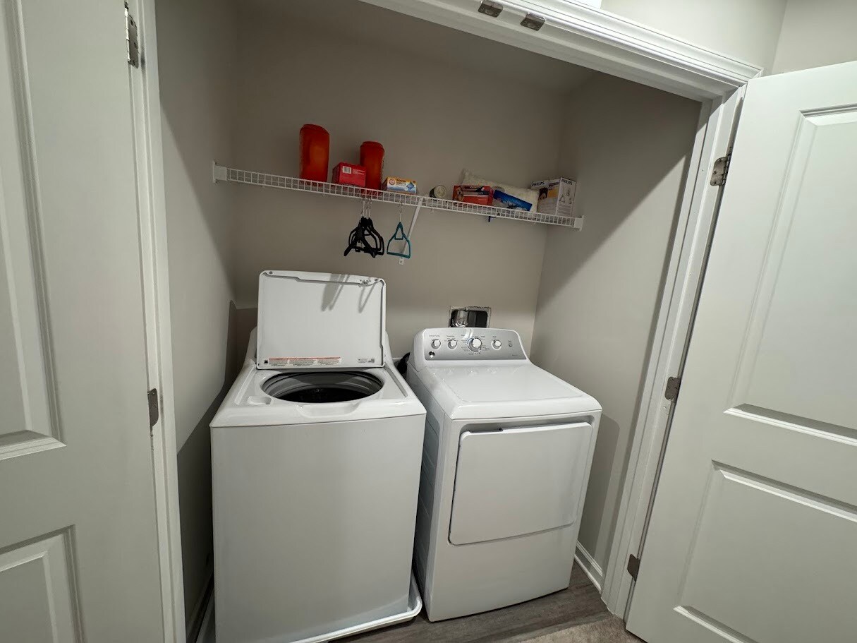 Building Photo - 6042 Cutwater Cir