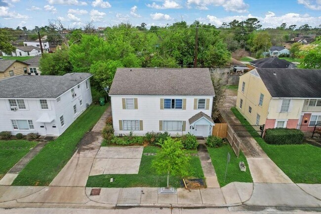 Building Photo - 3444 Blodgett St