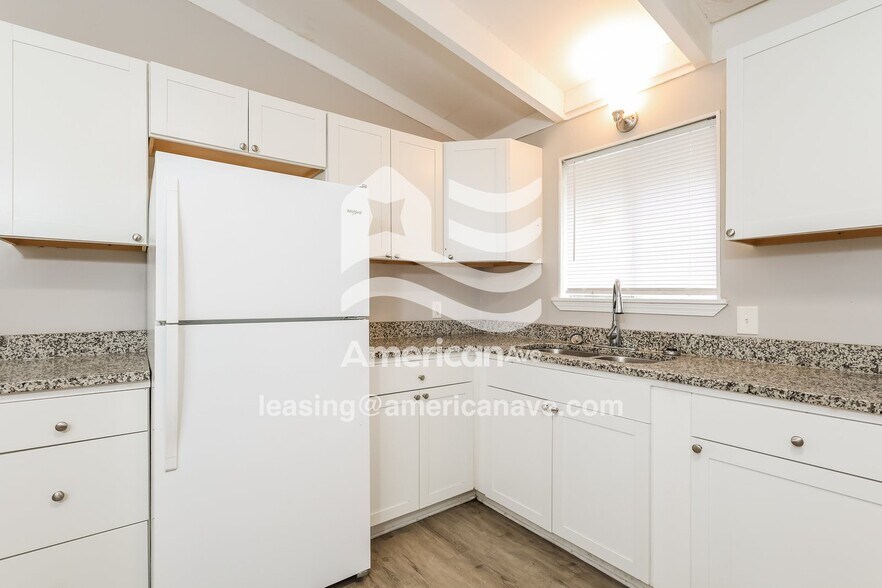 Building Photo - 2854 Revere St