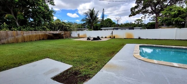 Building Photo - 3/2 with pool and outside