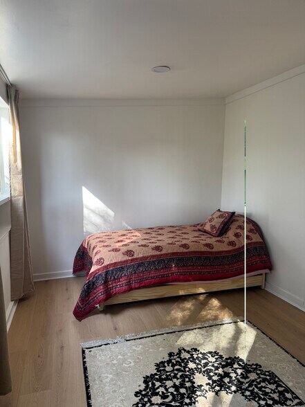 Building Photo - 5924 Hayes Ave