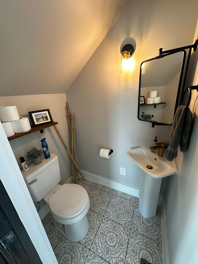 Powder Room - 1198 8th St