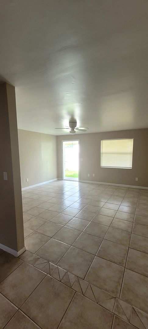 Building Photo - Allancar 164