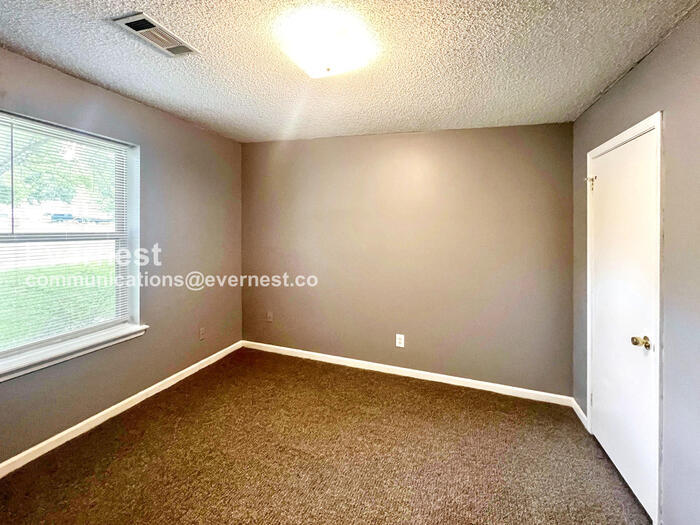 Building Photo - 44 Barnwell Dr