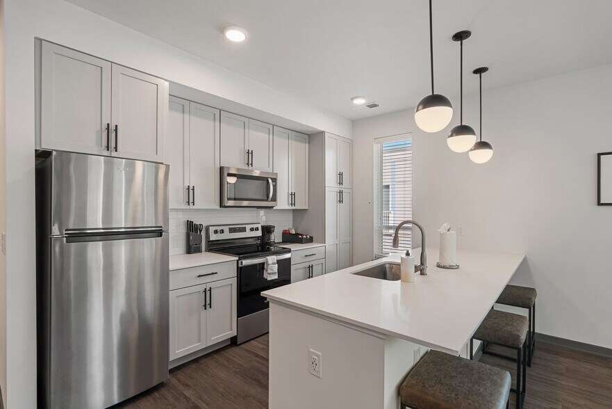 Building Photo - 6160 N Rural St