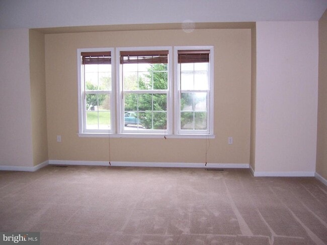 Building Photo - 11 Corvair Ln