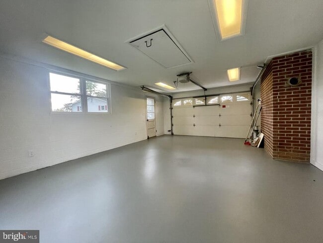 Building Photo - 313 Windsor Ct