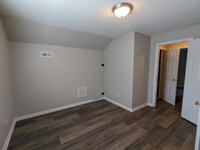 Building Photo - 706 Sykes St