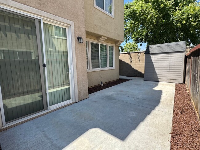 Building Photo - Condo with new paint and carpet! Access to...