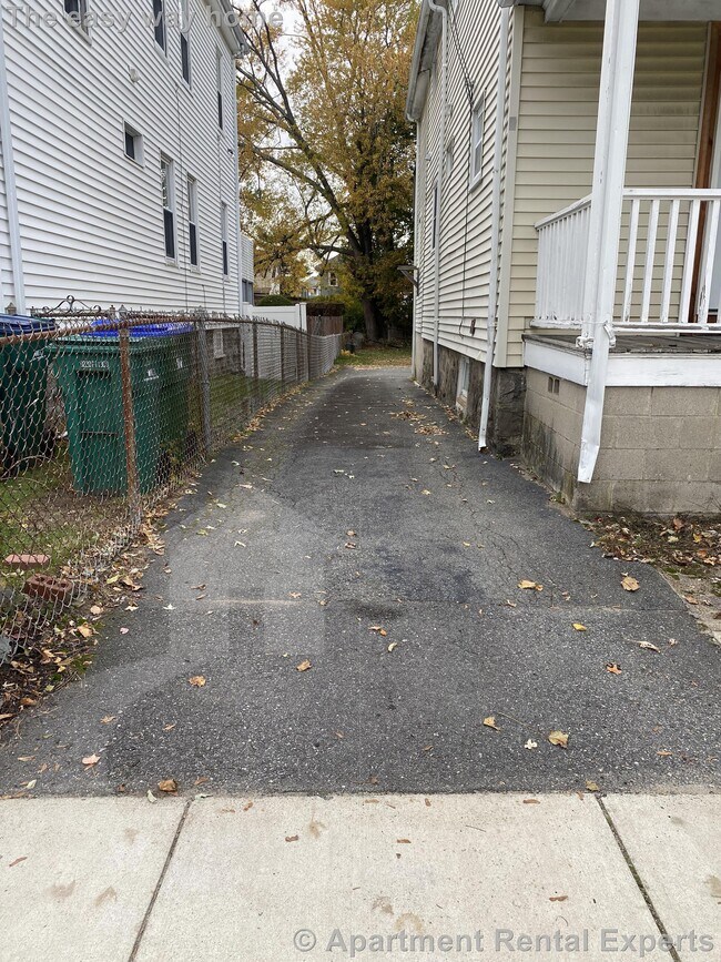 Building Photo - 64 Paris St