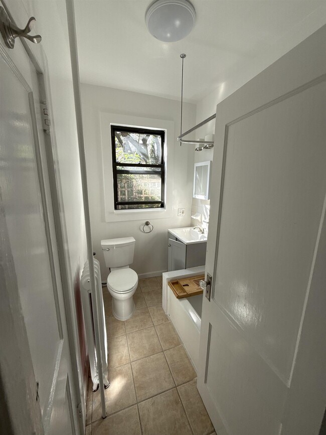 Building Photo - 644 WESTSIDE Ave