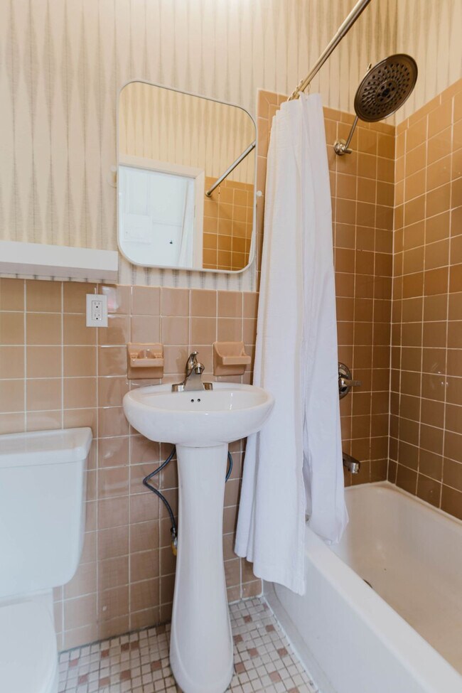 Building Photo - 364 6th Ave