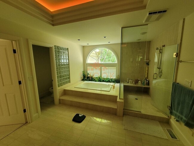 Building Photo - STUNNING LUXURY HOME - EVERYTHING YOU NEED - SHORT-TERM AND FURNISHED OPTIONS AVAILABLE