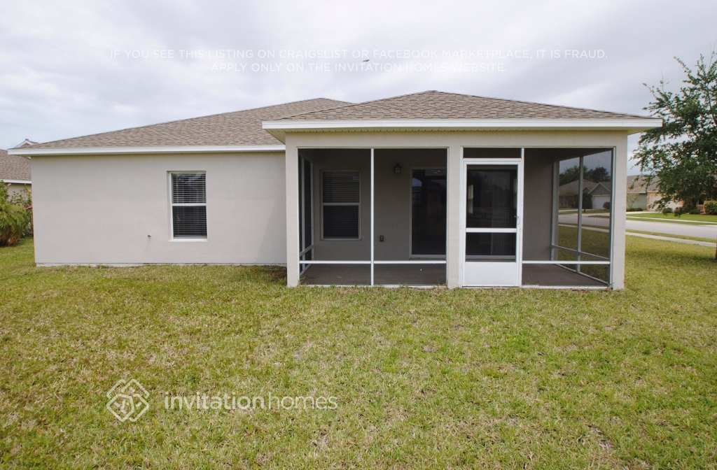 Building Photo - 2048 Gloria Cir