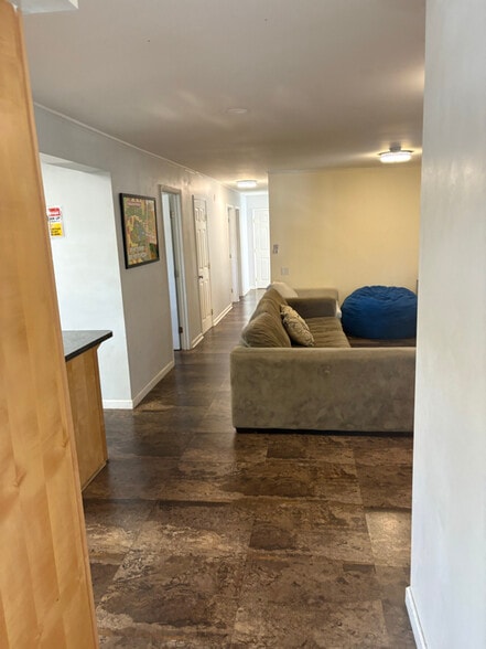 Building Photo - 2318 Seaview Ave