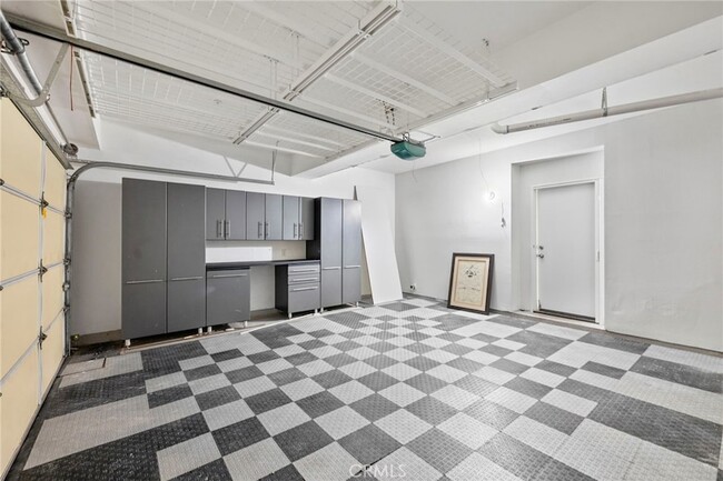 Building Photo - 19 Vinca Ct