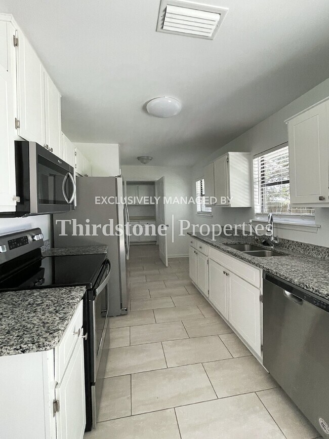 Building Photo - 139 Cherry Point Dr