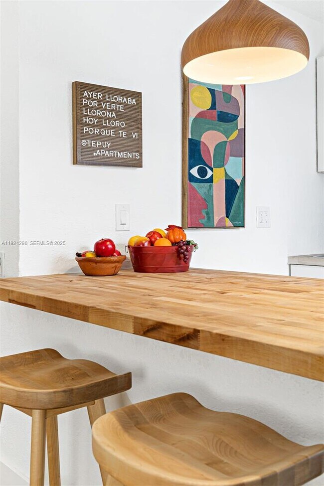 Building Photo - 811 Tequesta St