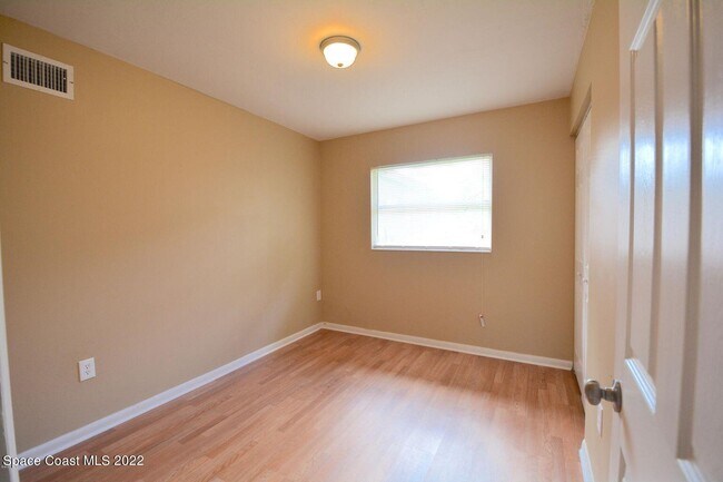 Building Photo - 2913 Rosemarie Dr