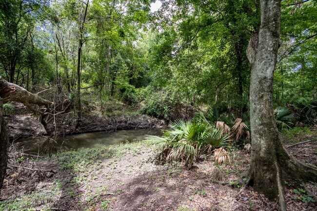 Building Photo - Historic Highland Road Beauty with Bayou V...