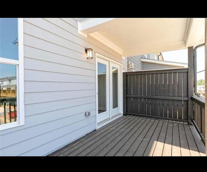 Building Photo - 913 Colton Dr