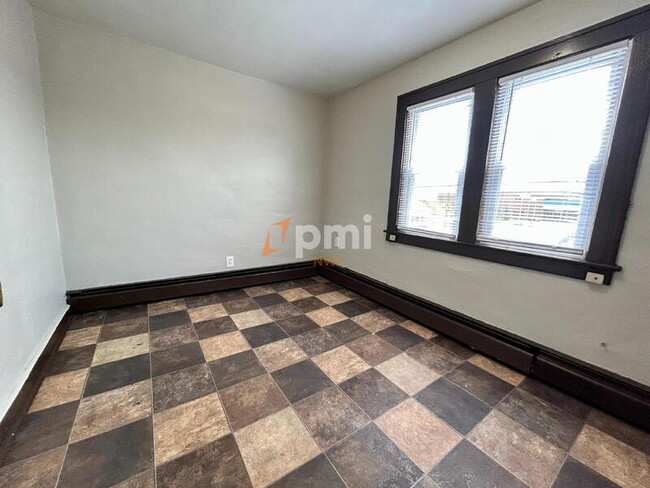 Building Photo - 4030 Pulaski St