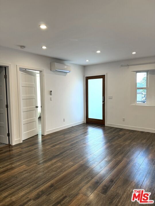 Building Photo - 2358 Landa St