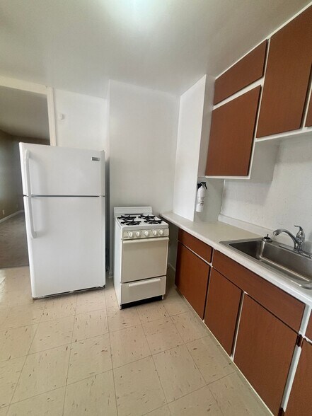 Building Photo - 142 N Riverview Dr