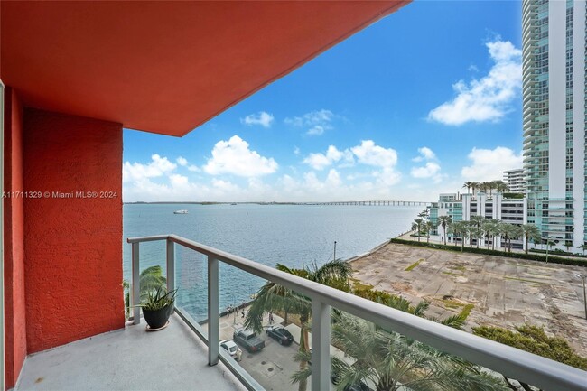 Building Photo - 1155 Brickell Bay Dr