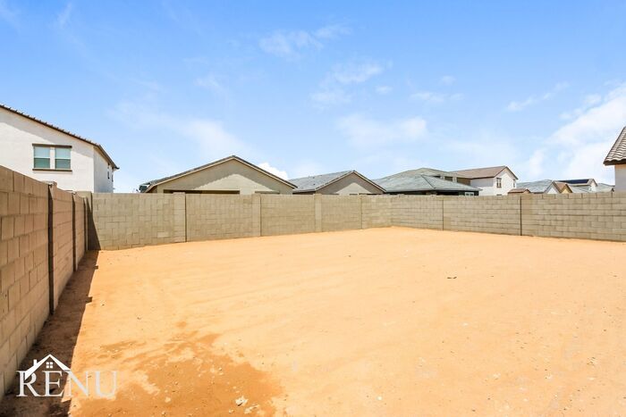 Building Photo - 35480 W San Capistrano Ave