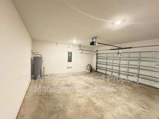 Building Photo - 645 Bell Prairie Cir