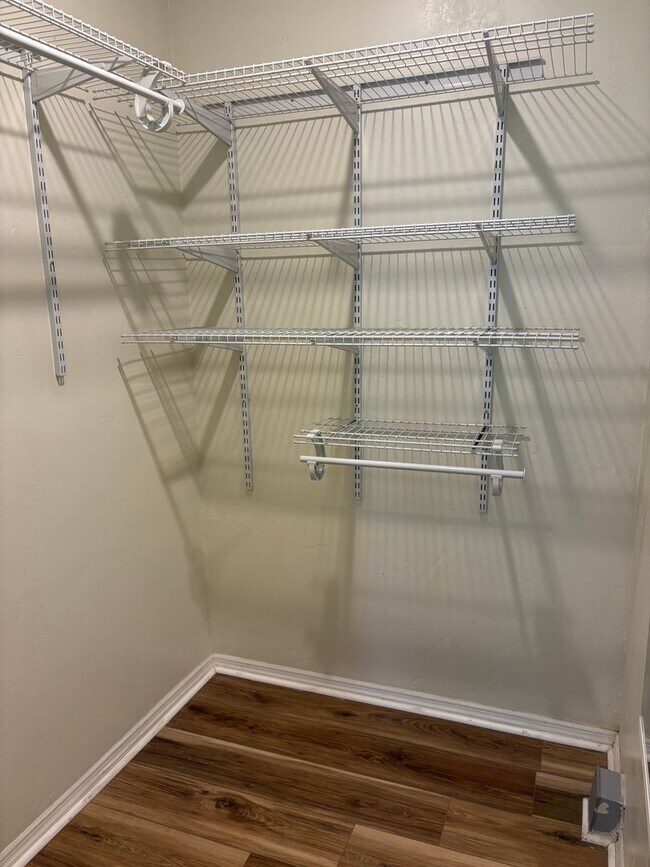 Building Photo - 2610 S Mission Rd