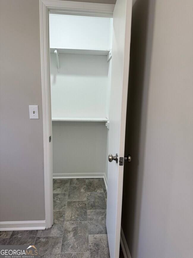 Building Photo - 731 Moon Bridge Rd