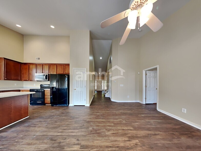 Building Photo - 2993 Nantuckett Ave