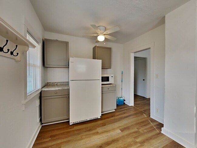 Building Photo - 604 Braddock Ave